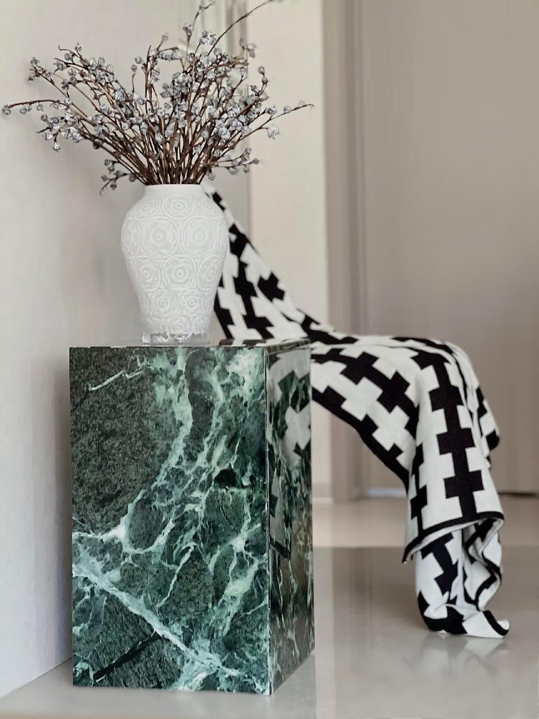 Borschely Luxury End Table of Prada Green